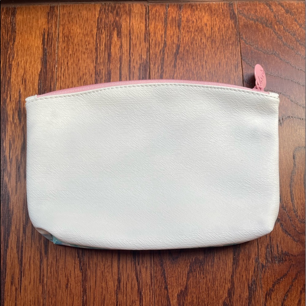 Ipsy Bag🧜🏻‍♀️🧜🏼 - Picture 2 of 2
